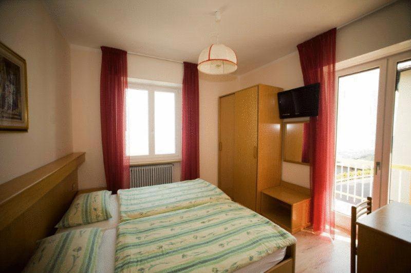 Albergo Deva Riva del Garda Rom bilde